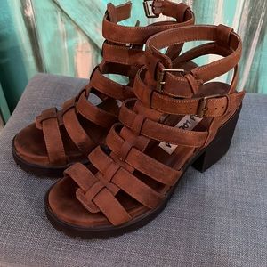 Dirty Laundry brown sandal size 6.5